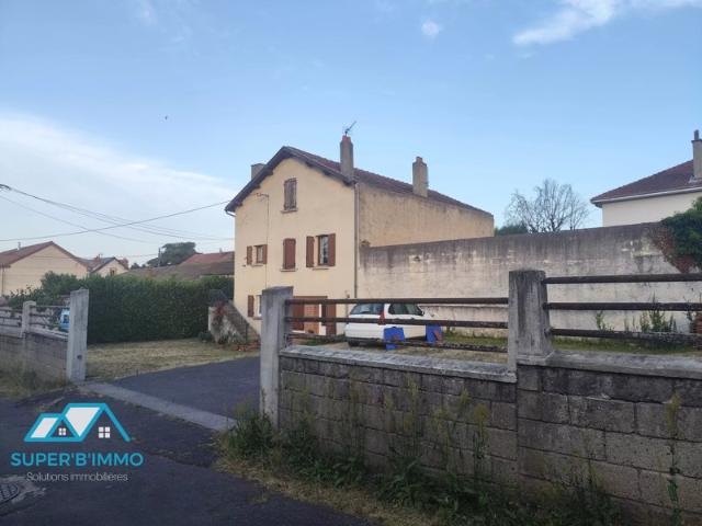 Maison avec 2 logements et terrain