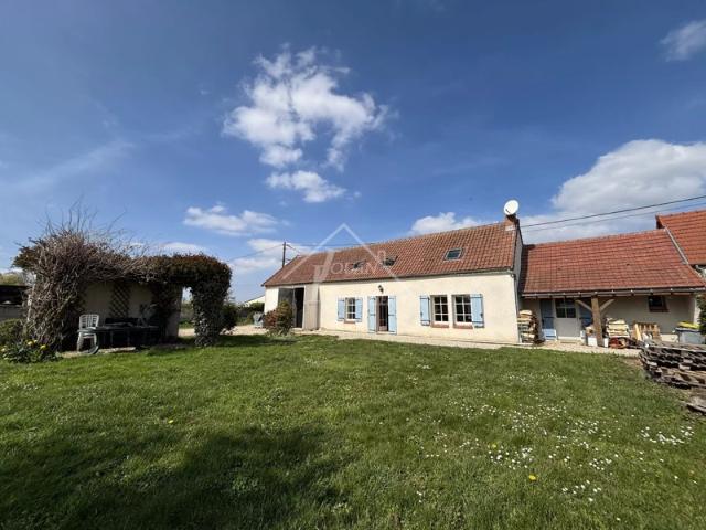 Maison avec 2.4 hectares de terrain