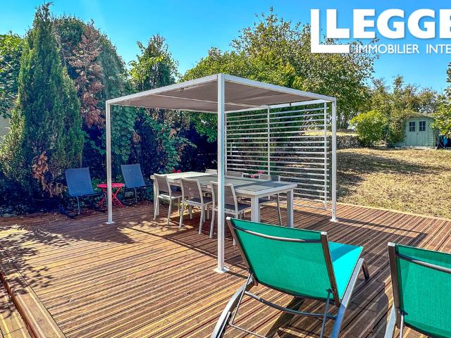 Maison avec 3 chambres et 2 SDE. Grand séjour lumineux. Terrasse et jardin. 5km de Jarnac & 10km de Cognac