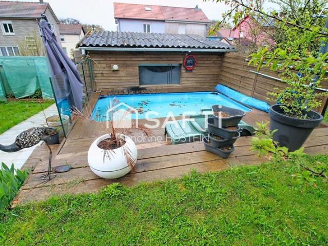 Maison avec 3 chambres, garage, 2 terrasses, jardin et piscine chauffée