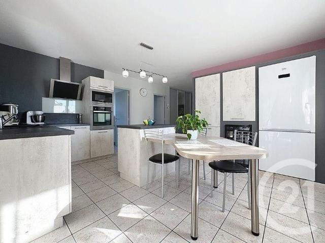 Maison avec 3 chambres 650 m² de terrain Proche commerces et. 127m² Ancenis Saint Géréon