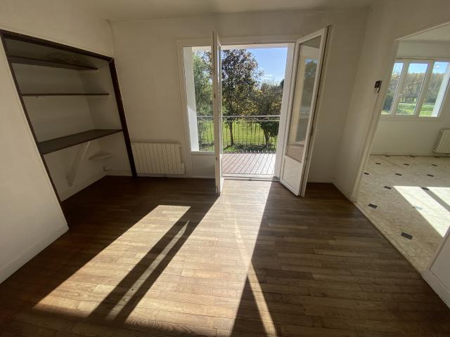 Maison avec terrain de 6278m2 et dépendances