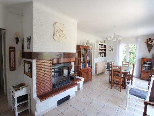 Maison Avec Terrain Et Piscine 112m² Saint Martin de Castillon