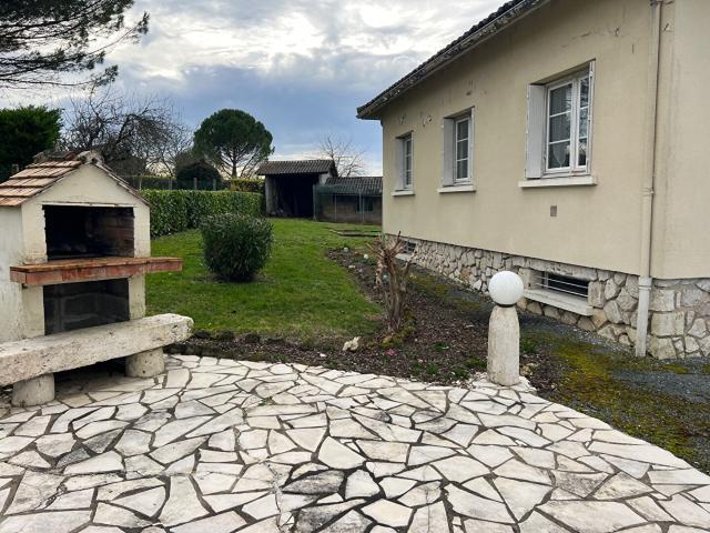 Maison avec terrasse et sous sol, proche centre Castillonnès
