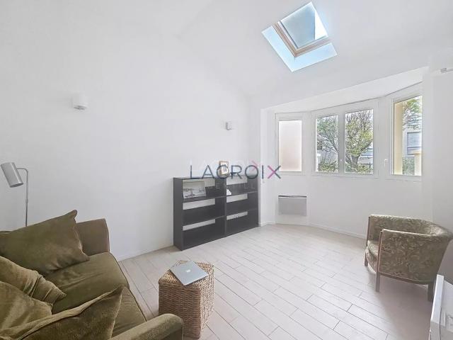 Maison avec terrasse proche mairie