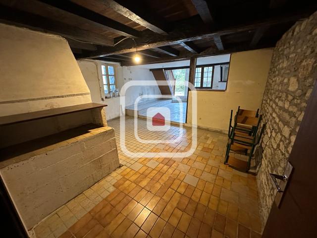MAISON AVEC TRAVAUX DE 200M2 POUR 3 CHAMBRES, DES DEPENDANCES ET 2150m2 DE TERRAIN