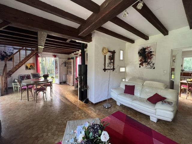Maison Avec Un Grand Terrain 144m² Cravans