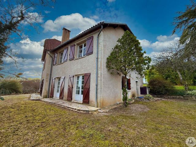 Maison avec Vue 16hectares et dépendances 147m² Espère