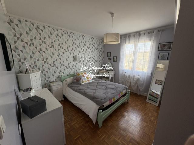 Maison avec vue dominante, vaste terrain et nombreuses prest. 140m² Bon Encontre