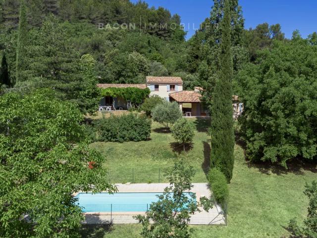 Maison avec vue exceptionnelle sur le Luberon 164m² Ménerbes