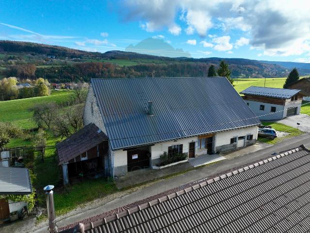Maison avec vue imprenable proche de la frontière