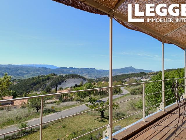 Maison avec vue panoramique exceptionnelle au cœur d’un environnement naturel préservé