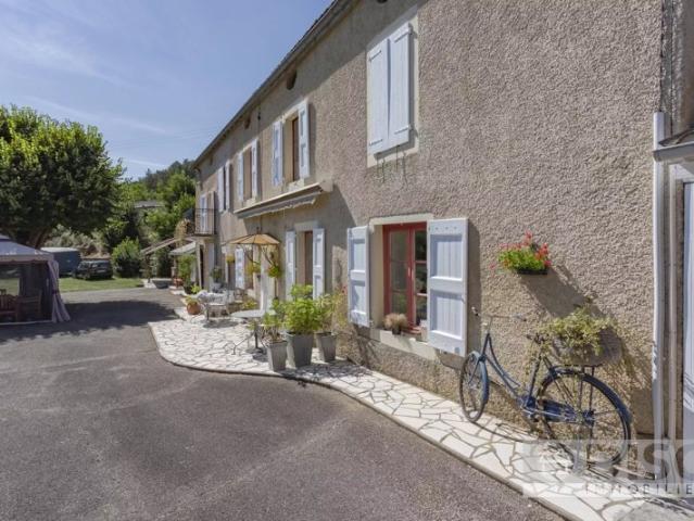 Maison avec appartement indépendant, grand jardin et dépendances