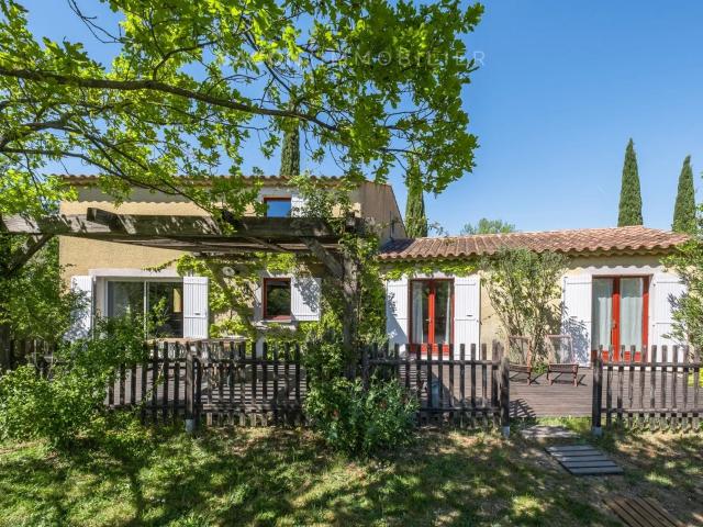 Maison avec bassin et vue sur le Luberon 130m² Lacoste