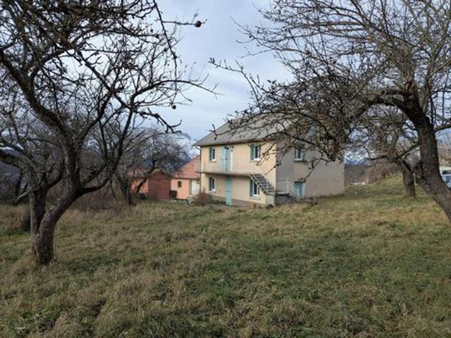Maison avec bien exposé avec une vue dégagée