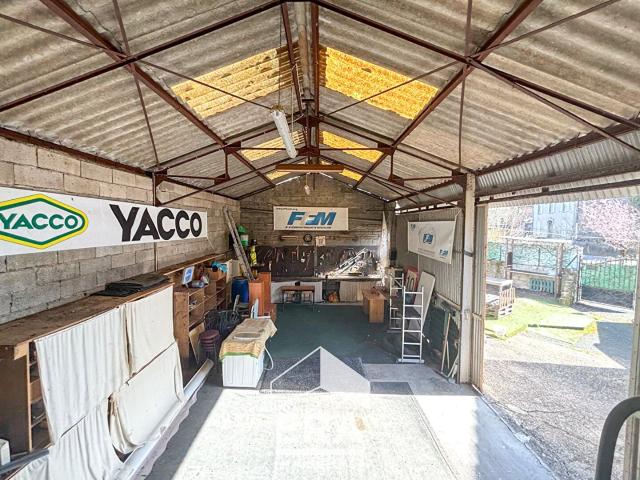 Maison avec commerce et hangar TEILLET 285m² Teillet