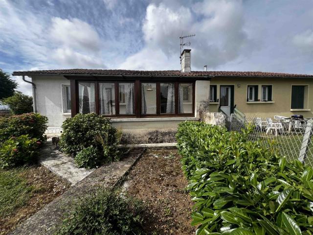Maison Avec Cour Et Jardin 75m² Saint Laurent de Céris