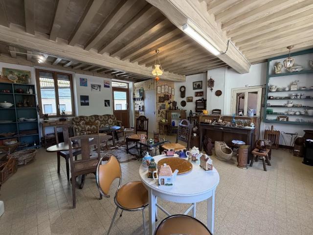 Maison avec de nombreuses possibilités à vendre à Arleuf