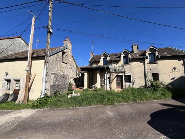 MAISON AVEC DEPENDANCE A RENOVER / URCY