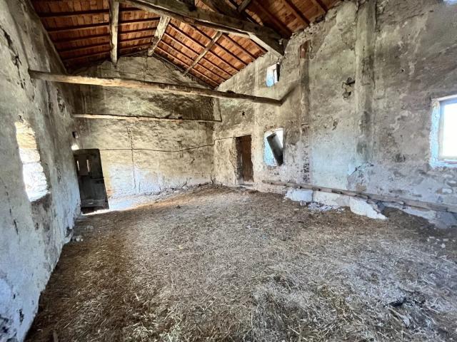 Maison avec dépendance agricole et terrain