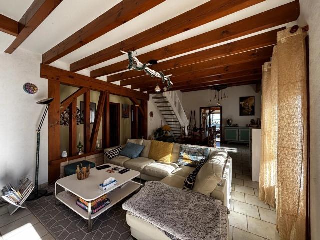 Maison avec dépendance et piscine 181m² Dému