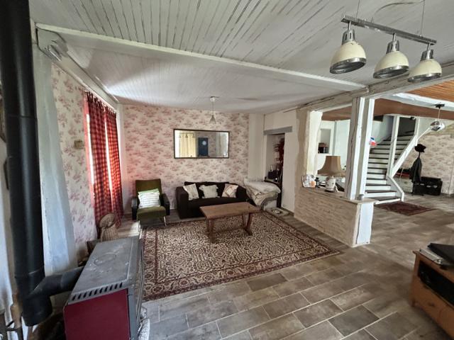 MAISON AVEC DEPENDANCES