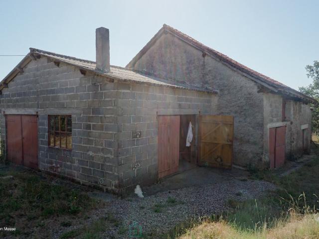 Maison avec dépendances dans le coeur du parc naturel régional Périgord Limousin