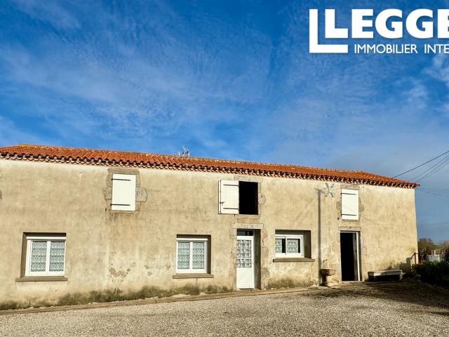 Maison avec dépendances et terrains constructibles