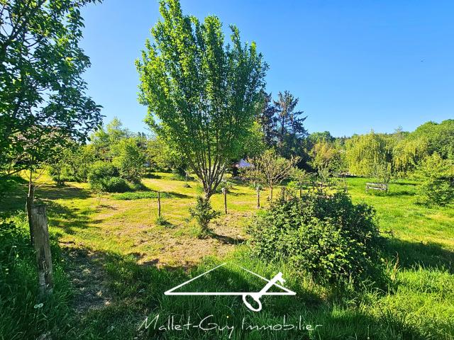 Maison avec dépendances et magnifique vue sur la campagne