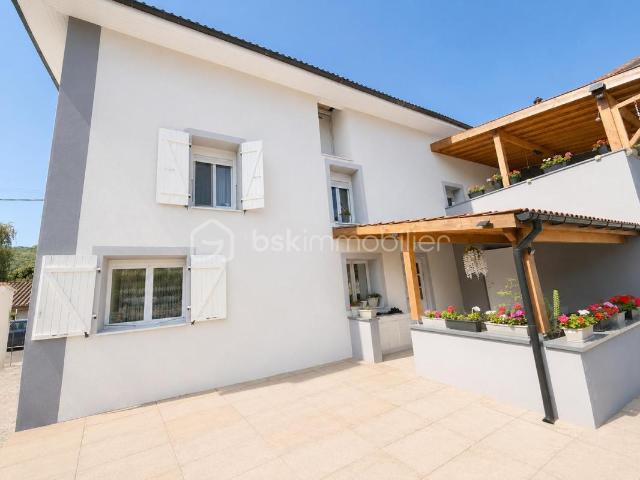 Maison avec deux appartements – Terrain 993 m² – Idéal famille, investissement ou projet locatif
