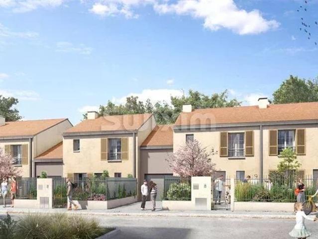 Maison avec deux jardins et un garage