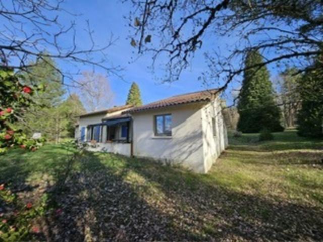 Maison avec étang et dépendance sur environ 2 hectares Ambazac