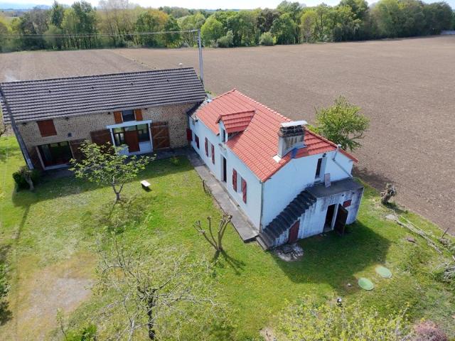 Maison avec Extension et Grange attenante aménagée à Vendre Escoubes