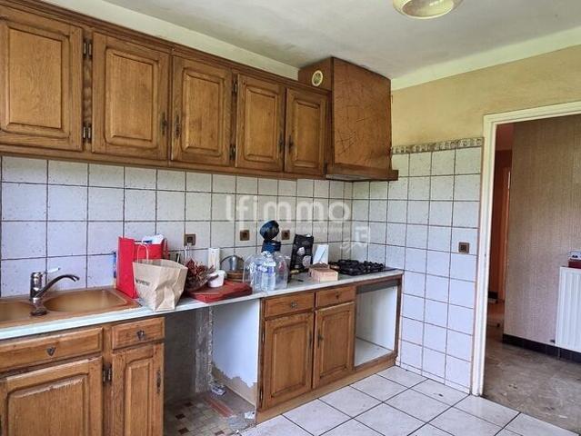 Maison avec extérieur et garage
