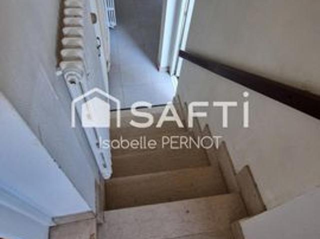 Maison avec garage, cave voûtée et courette à Commissey Tanlay