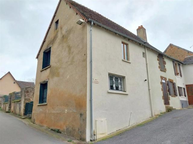 Maison avec garage à vendre à Chaillac, Indre 36