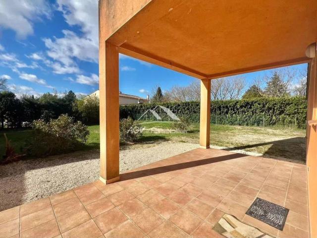 Maison avec garage au calme