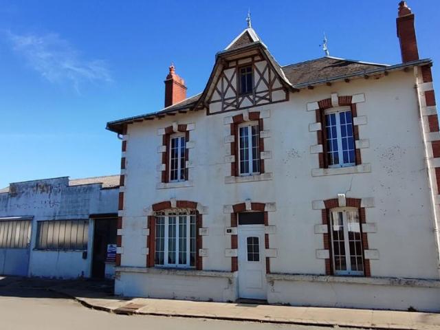 Maison avec garage de 240 m2 attenant !