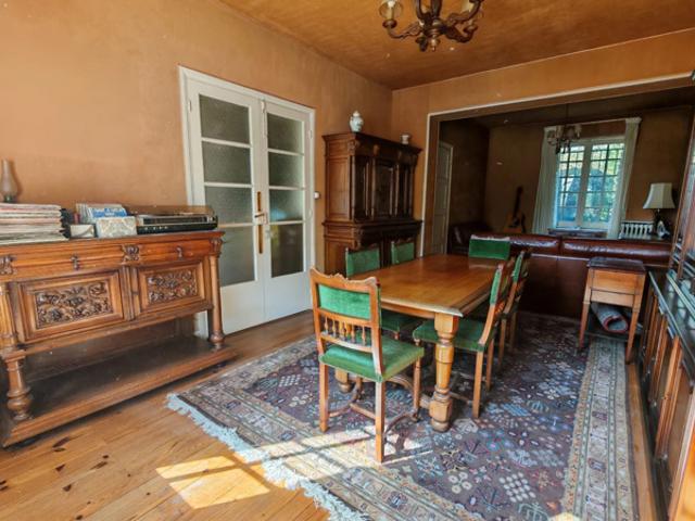 Maison avec garage et agréable jardin