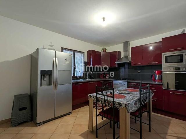 Maison avec garage et extérieur + 1 logement