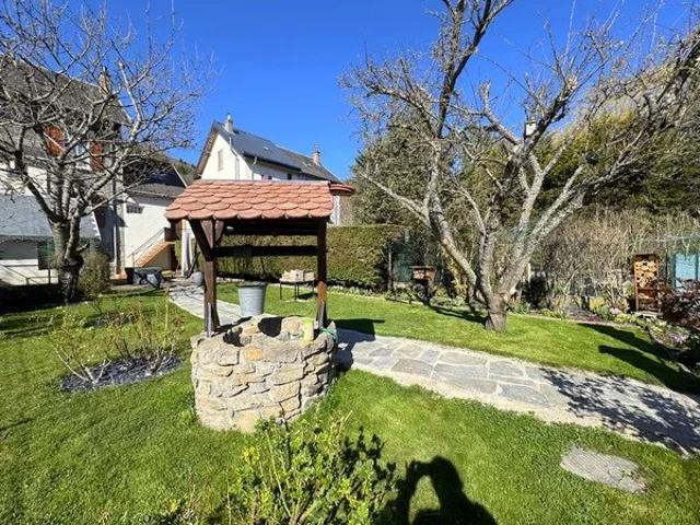 Maison avec garage et jardin attenant