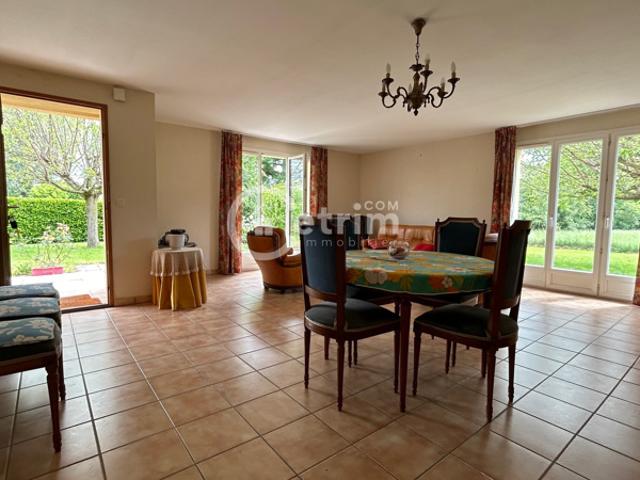 Maison avec garage et jardin sur une parcelle de 1.522 m2