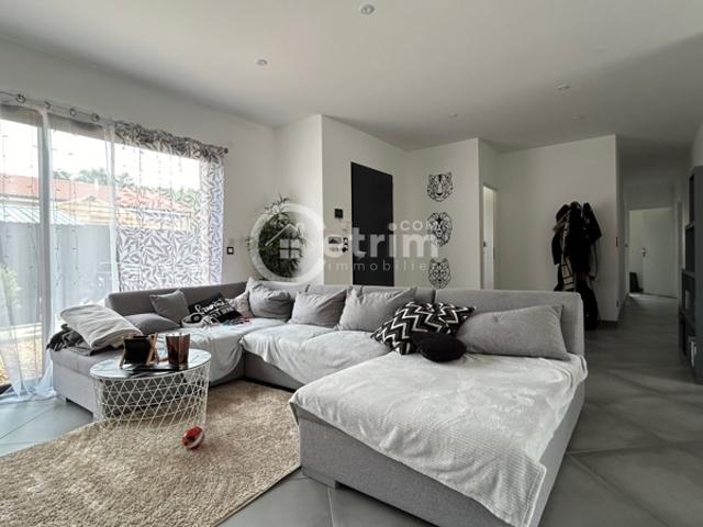 Maison avec garage et jardin sur une parcelle de 442 m2