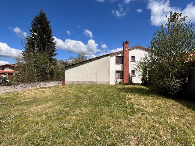 Maison avec garage et jardin sur une parcelle de 557 m2