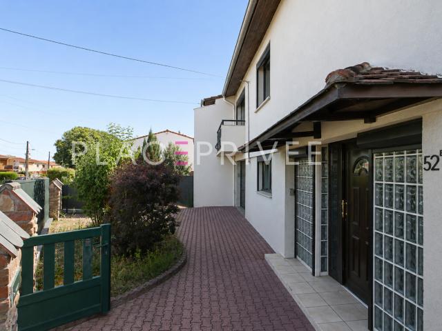 Maison avec garage et jardin