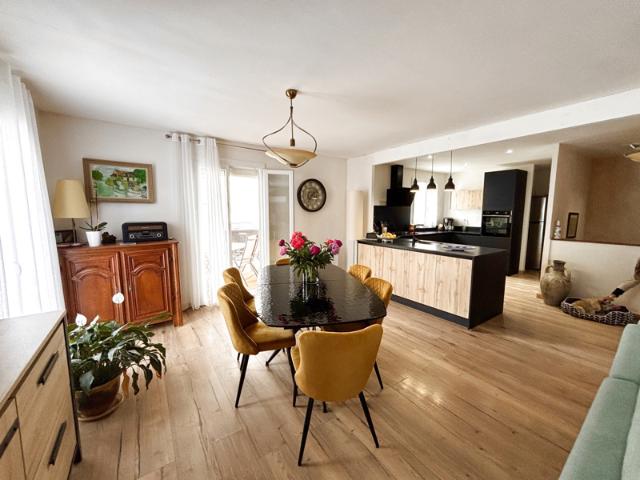 MAISON AVEC GARAGE ET TERRASSES
