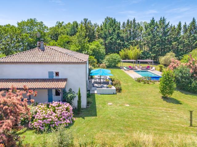 Maison avec gîte et piscine. 440m² Pinel Hauterive