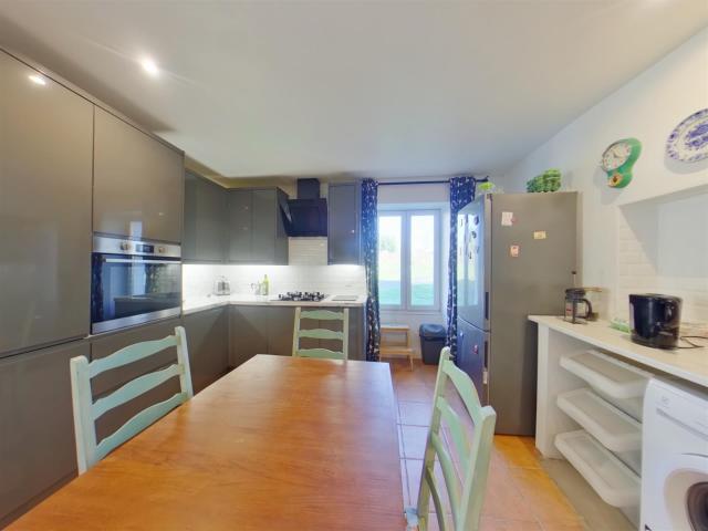 Maison avec gite en bon état à Asnières sur Blour Sur Blour. 142m² Asnières sur Blour