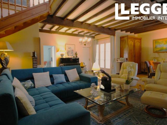 Maison avec gîte, piscine et séchoir à tabac