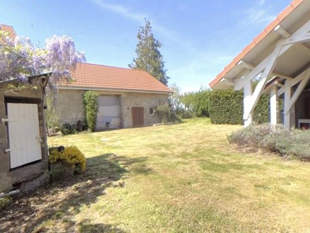 Maison avec grange à rénover – secteur lac des Fades